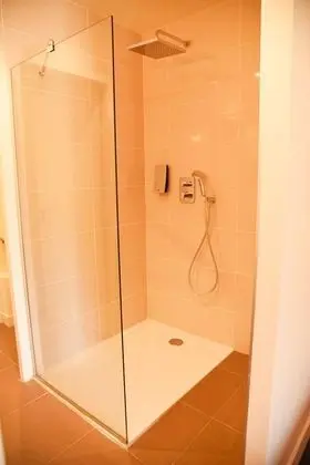 Standard Oda, 1 Büyük (Queen) Boy Yatak