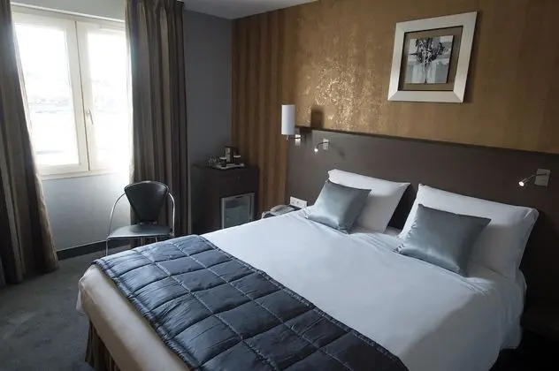 Classic Oda, Birden Çok Yatak, Sigara İçilmez (Overlooking the river)