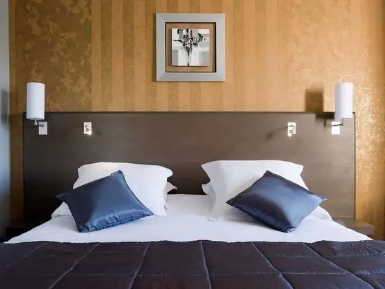 Classic Oda, Birden Çok Yatak, Sigara İçilmez (Overlooking the river)