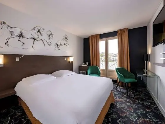 Classic Oda, Birden Çok Yatak, Sigara İçilmez (Overlooking the river)