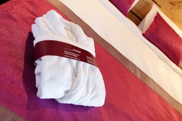 Privilege, Oda, 1 Çift Kişilik Yatak, Havuz Manzaralı