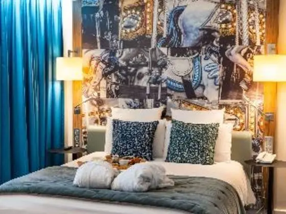 JUNIOR SUITE