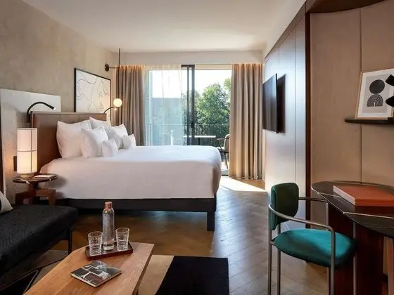 Executive Oda, 1 Büyük (Queen) Boy Yatak ve Çekyat, Balkon, Manzaralı (Artist)