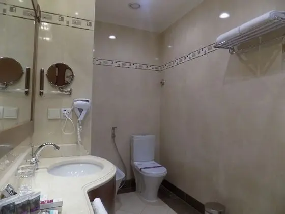 Standard Oda, 1 Büyük (Queen) Boy Yatak, Şehir Manzaralı