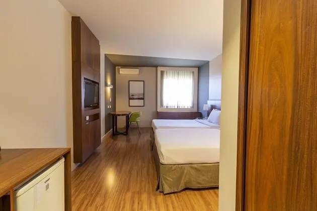 Deluxe, Two Queen Beds, Non-Smoking