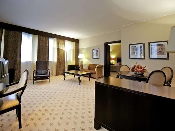 Junior Süit, 1 Çift Kişilik Yatak ve Çekyat