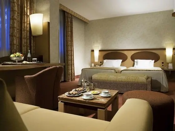 Junior Süit, 1 Çift Kişilik Yatak ve Çekyat