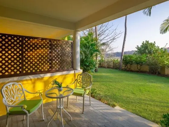 Superior Tek Büyük Yataklı Oda, 1 Çift Kişilik Yatak, Balkon, Bahçe Manzaralı
