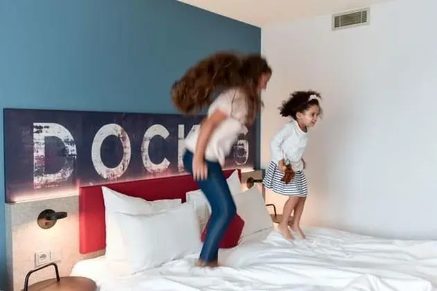 Junior Süit, 1 Çift Kişilik Yatak ve Çekyat