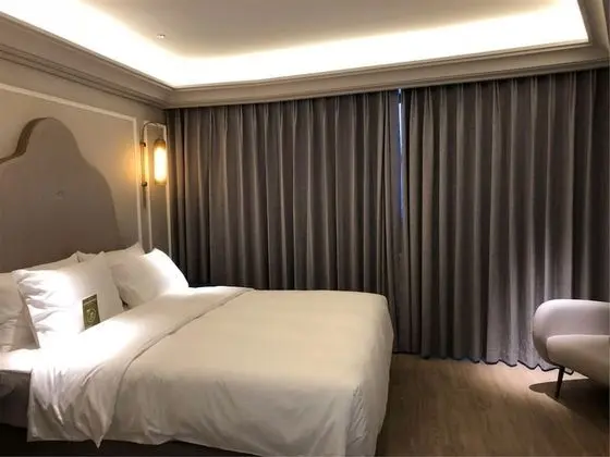 Deluxe Oda, 1 En Büyük (King) Boy Yatak