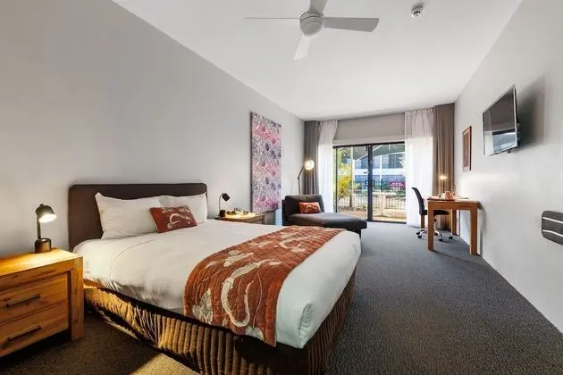 Courtyard Queen Room