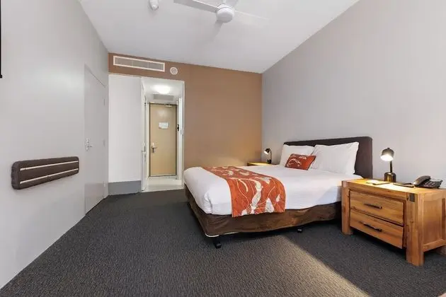 Courtyard Queen Room