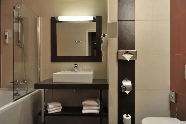 Üç Kişilik Oda, Birden Çok Yatak