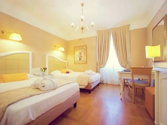 Superior Tek Büyük Yataklı Oda, 1 Büyük (Queen) Boy Yatak, Sigara İçilmez (view of the square)