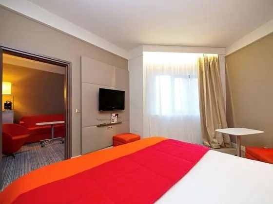 Süit, 1 Çift Kişilik Yatak ve Çekyat