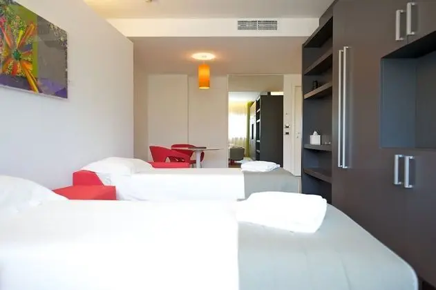 Family Oda, 2 Büyük (Queen) Boy Yatak