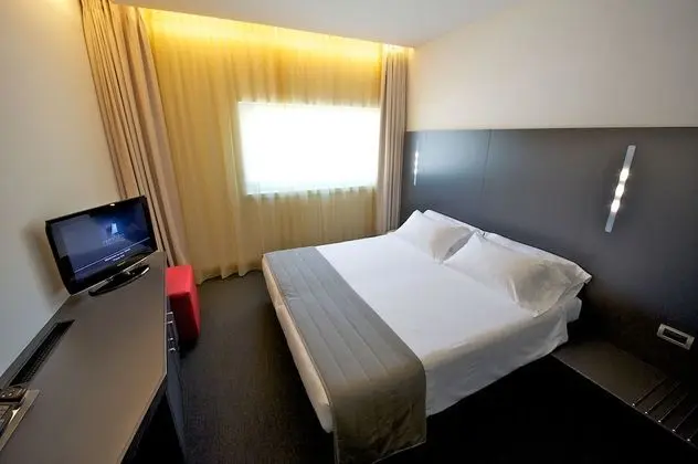 Family Oda, 2 Büyük (Queen) Boy Yatak