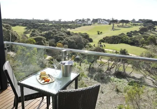 Superior Oda, Balkon, Golf Manzaralı
