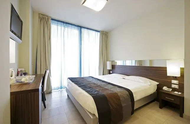 Classic Room with twin beds and a pleasant balcony with side sea view