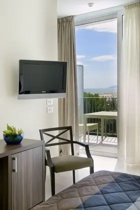 Classic Room with twin beds and a pleasant balcony with side sea view