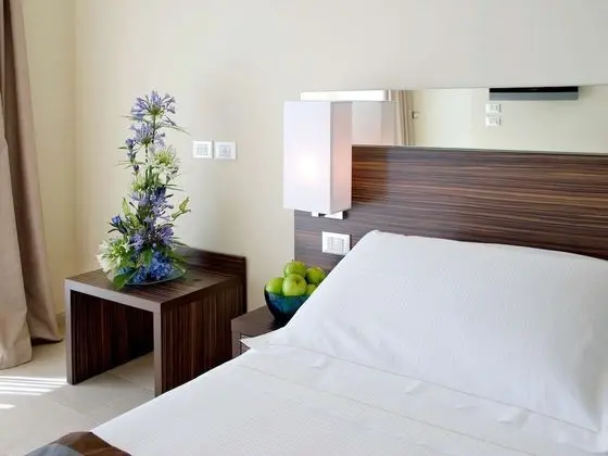 Classic Room with twin beds and a pleasant balcony with side sea view