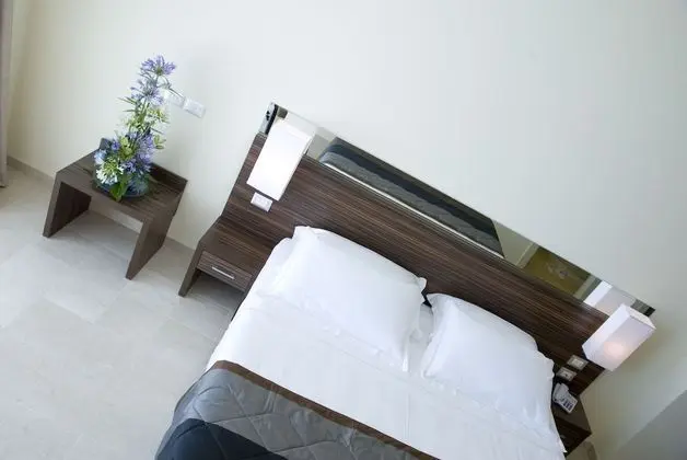 Classic Room with twin beds and a pleasant balcony with side sea view