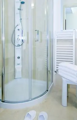 Classic Room with twin beds and a pleasant balcony with side sea view