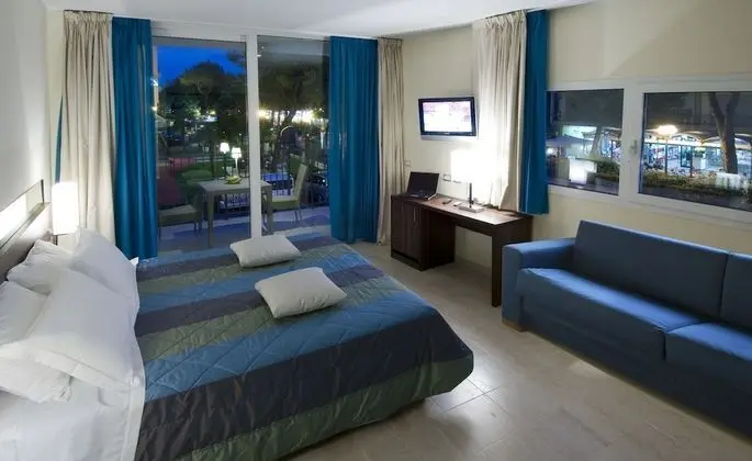 Superior Room with double bed and beautiful side sea view terrace, max 4 guests