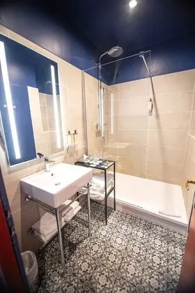 Standard Oda, 1 Büyük (Queen) Boy Yatak