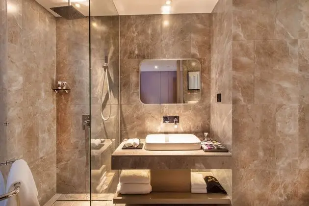 Privilege, Oda, 1 En Büyük (King) Boy Yatak