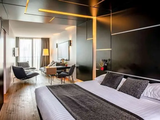 Junior Süit, 1 En Büyük (King) Boy Yatak ve Çekyat