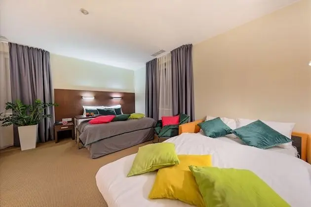 Standard Oda, 1 Çift Kişilik Yatak ve Çekyat, Engellilere Uygun