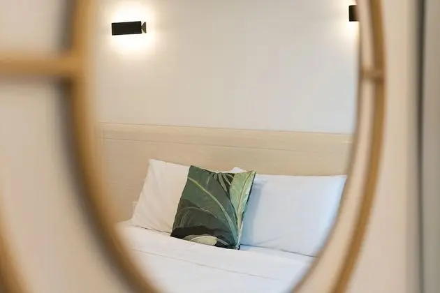 1 Bedroom, No Kitchen