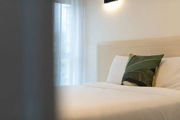 1 Bedroom, No Kitchen