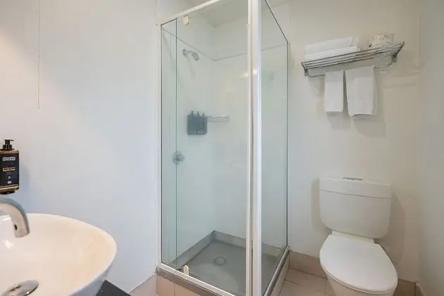 1 Bedroom, No Kitchen