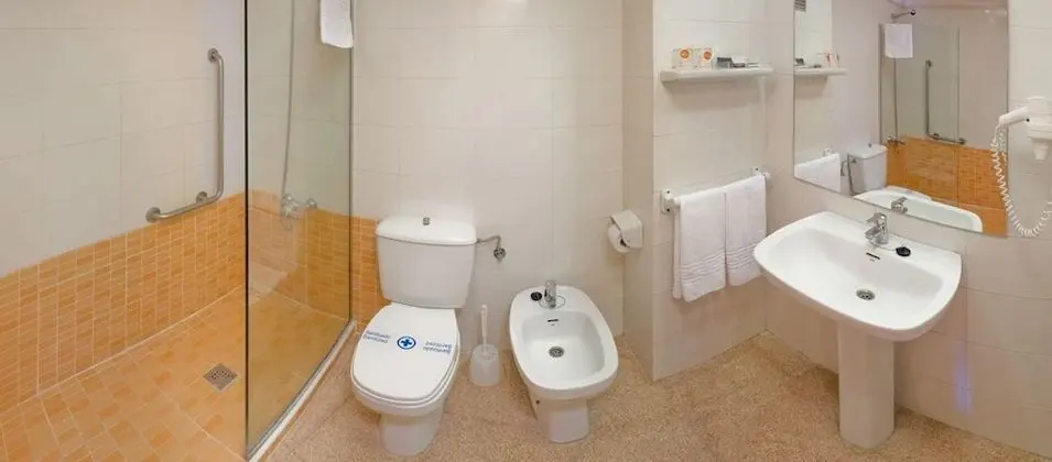 Üç Kişilik Oda