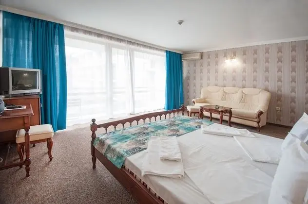 Tek Büyük veya İki Ayrı Yataklı Oda, Balkon