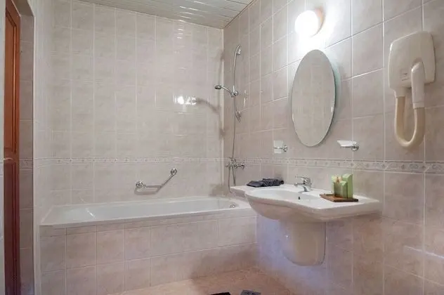Tek Büyük veya İki Ayrı Yataklı Oda, Balkon