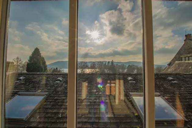 Tek Büyük Yataklı Oda (4 poster Lake View)