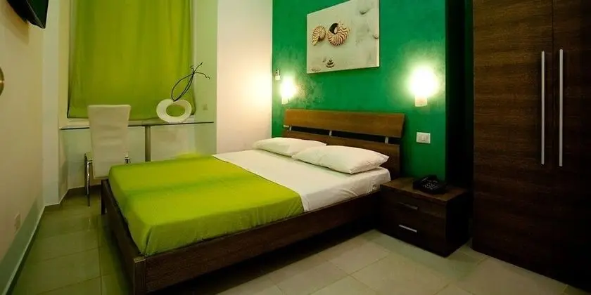 Standard Tek Büyük Yataklı Oda