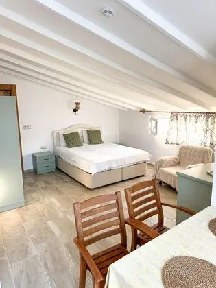 Studio,Deniz ve Bahçe Manzaralı,Balkon veya Teraslı