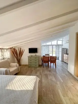 Studio,Deniz ve Bahçe Manzaralı,Balkon veya Teraslı