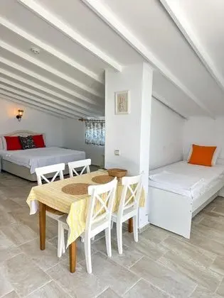 Studio,Deniz ve Bahçe Manzaralı,Balkon veya Teraslı