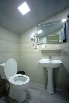 Comfort Tek Büyük Yataklı Oda, Avlu Manzaralı