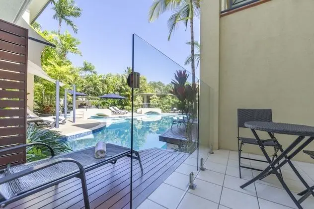 Stüdyo, Havuz Kenarı (Pool Access )