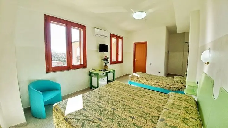 Üç Kişilik Oda, Şehir Manzaralı