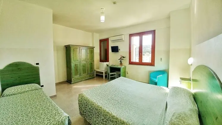 Üç Kişilik Oda, Şehir Manzaralı