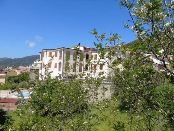 Üç Kişilik Oda, Şehir Manzaralı