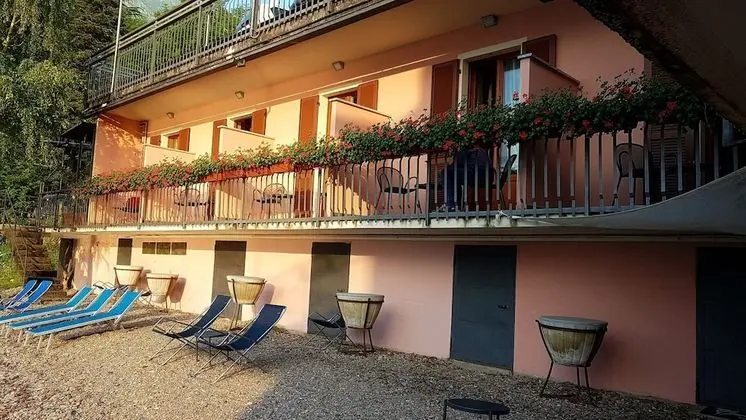 Tek Büyük veya İki Ayrı Yataklı Oda, Göl Manzaralı (Small n.2)