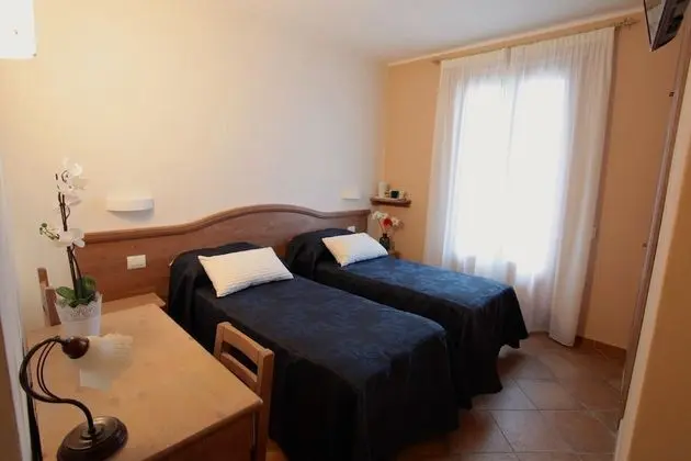 Tek Büyük veya İki Ayrı Yataklı Oda, Göl Manzaralı (Small n.2)